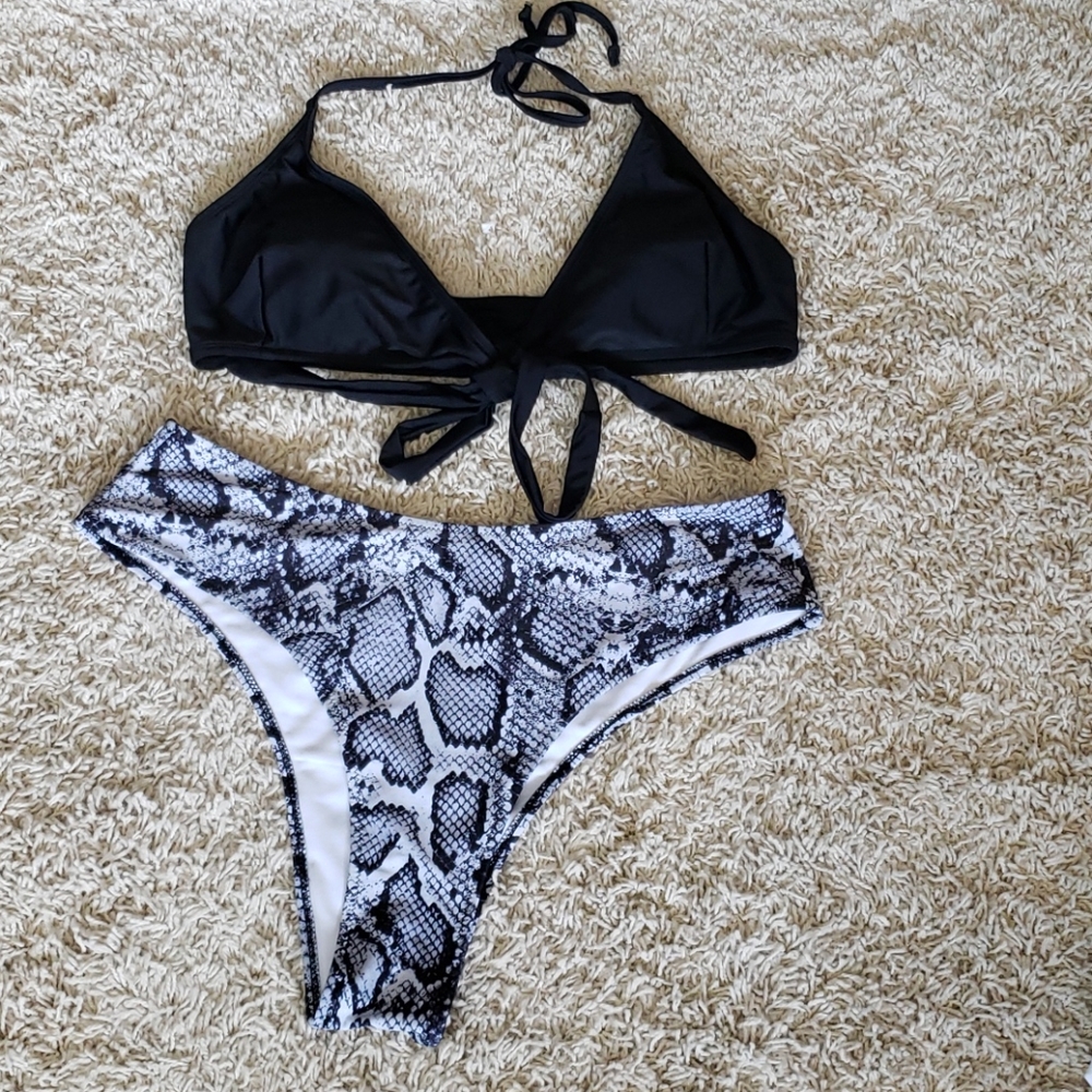 👌Never been worn two piece swimsuit